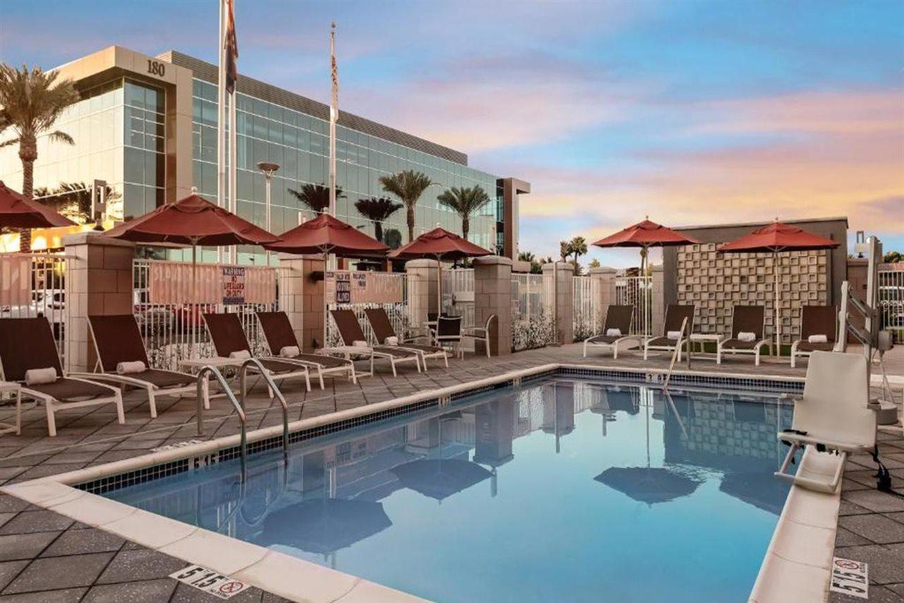 Hilton Garden Inn Chandler Downtown Eksteriør billede