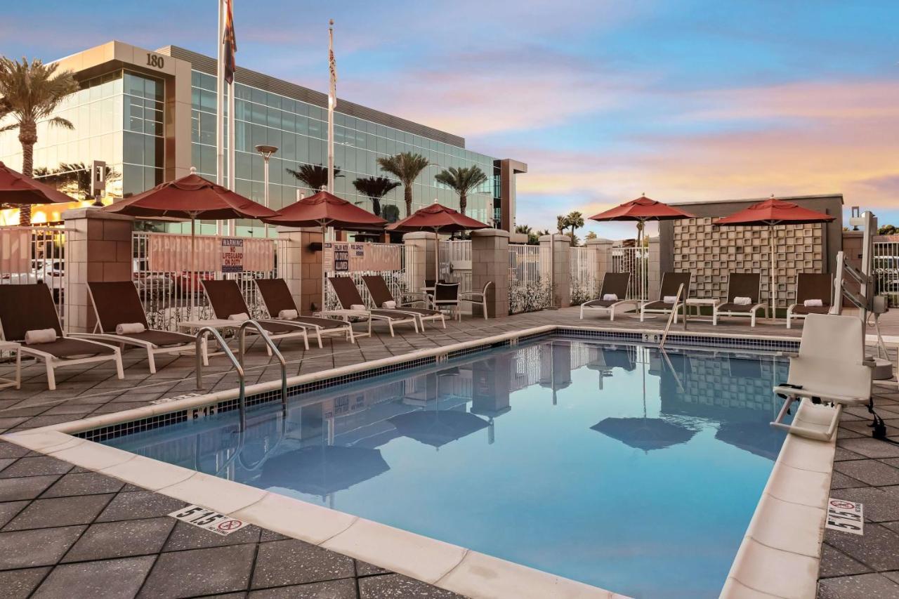 Hilton Garden Inn Chandler Downtown Eksteriør billede