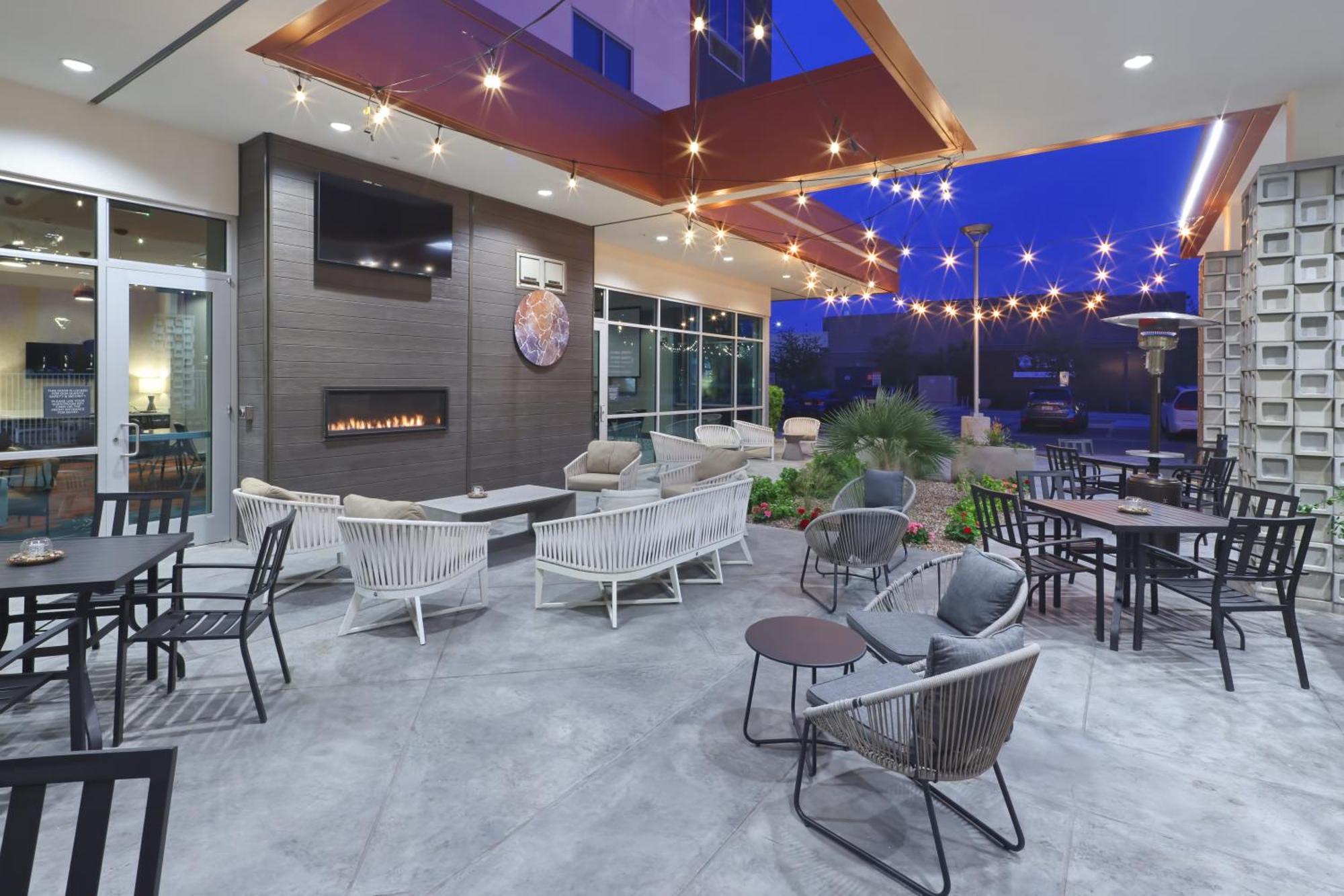 Hilton Garden Inn Chandler Downtown Eksteriør billede